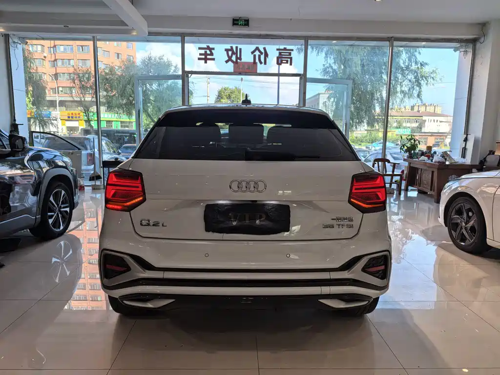 AUDI Q2L