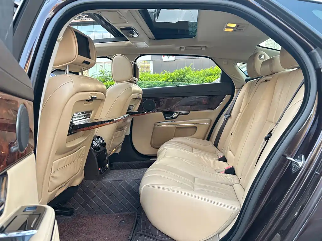 Jaguar XJ — миниатюра 12