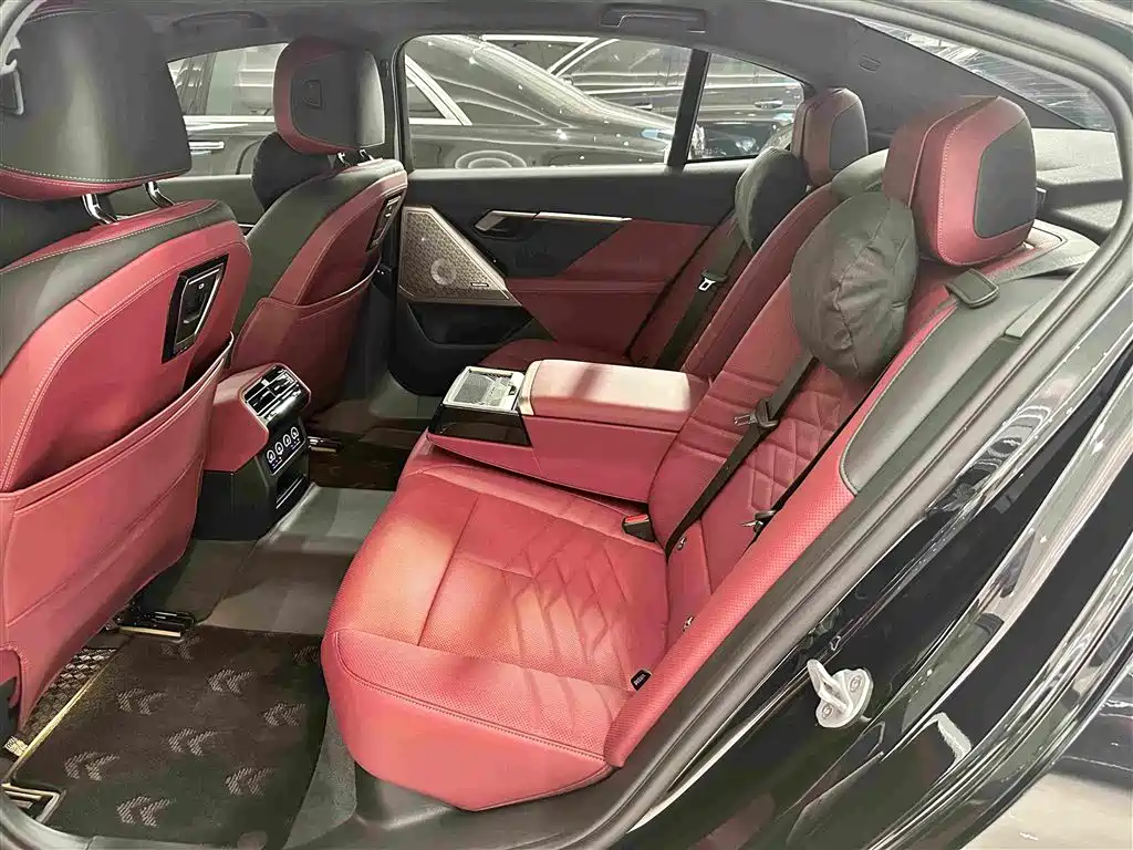 BMW 5 Series — миниатюра 12