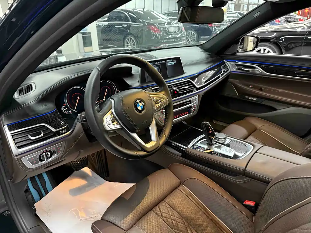 BMW 7 Series — миниатюра 12
