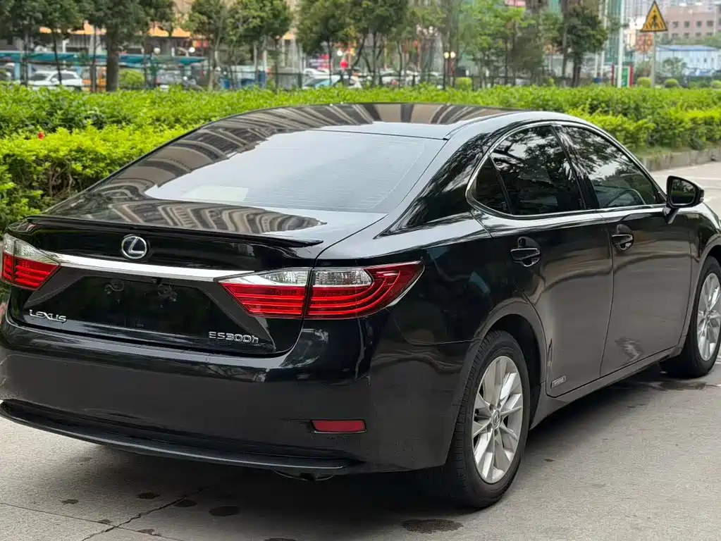 Lexus ES — миниатюра 9