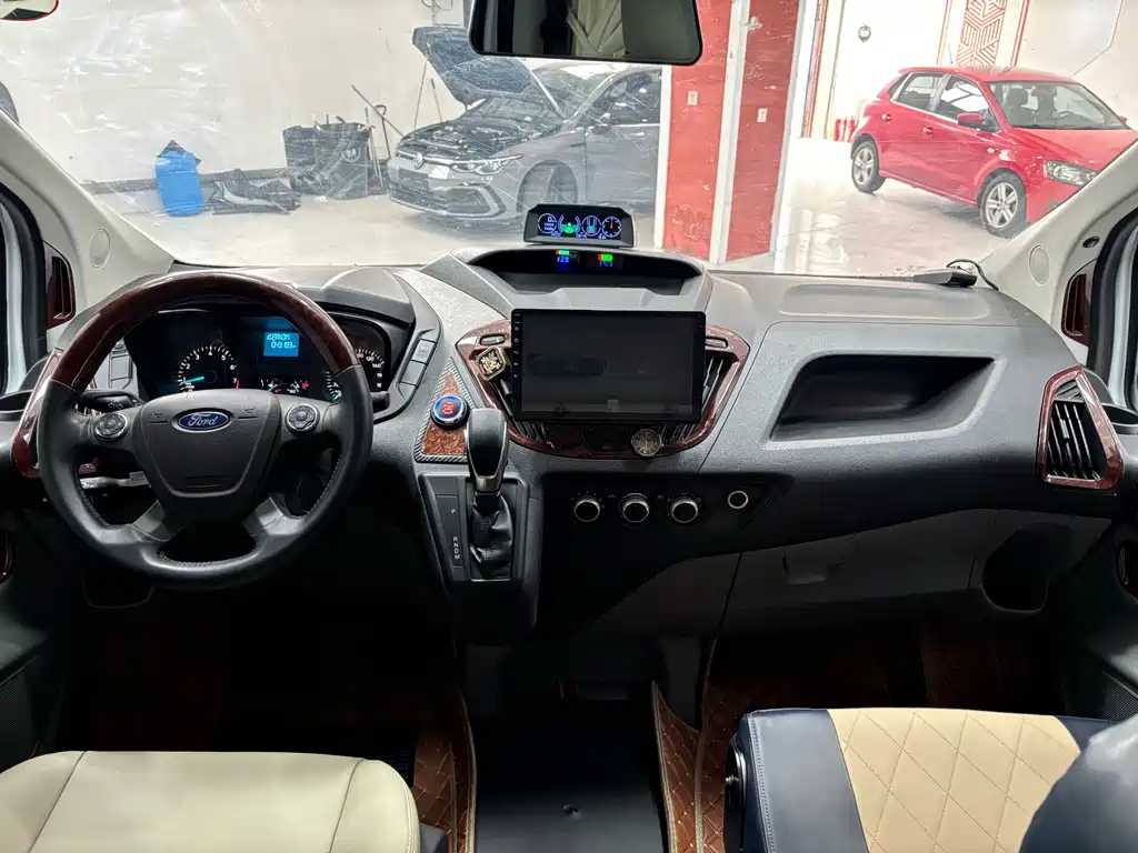 Ford Transit — миниатюра 8