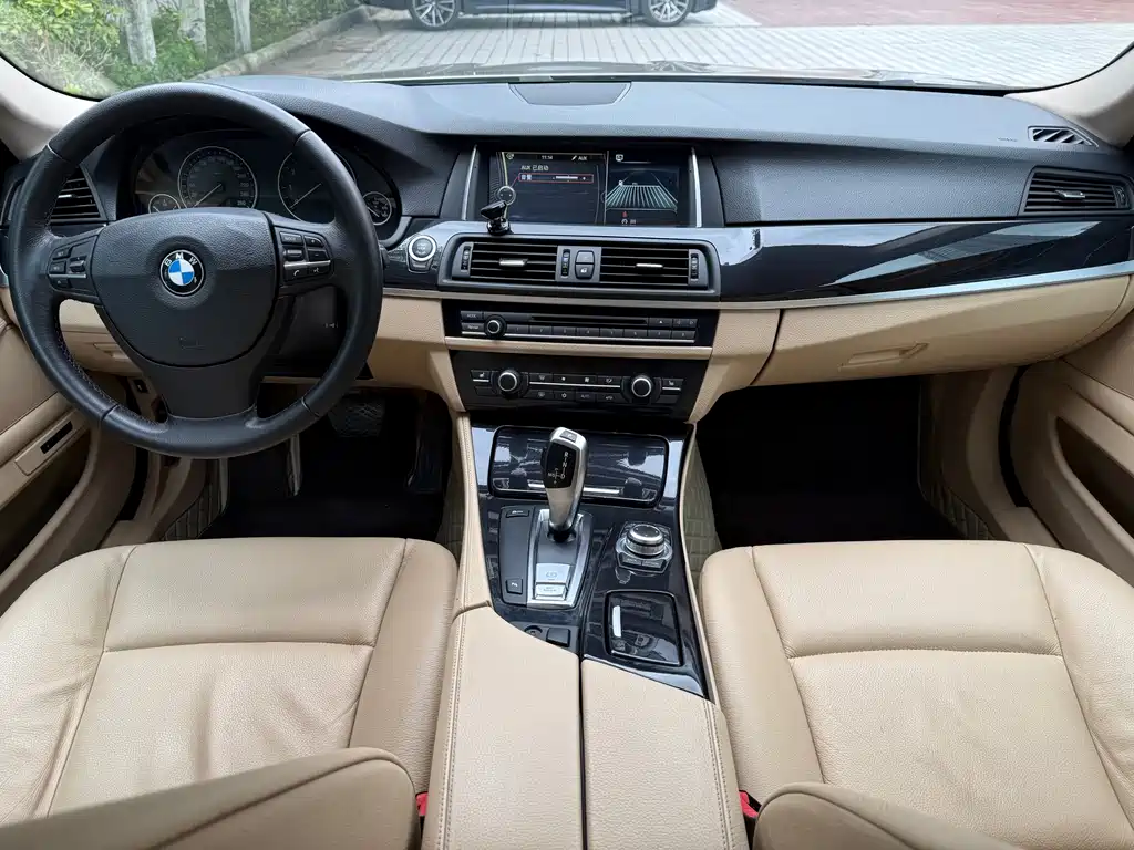 BMW 5 Series — миниатюра 11