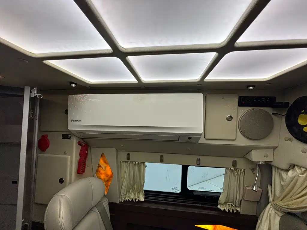 Ford Transit — миниатюра 15