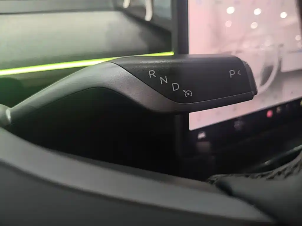 Tesla Model Y — миниатюра 14