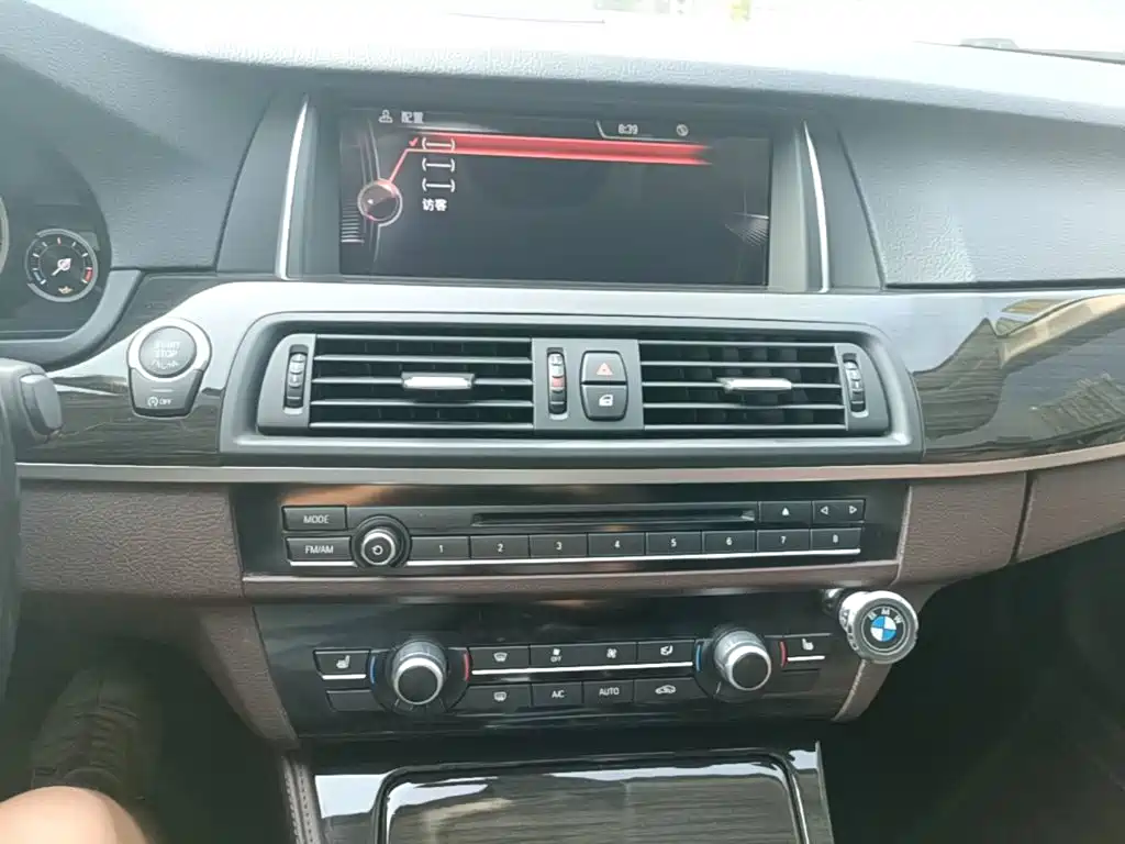 BMW 5 Series — миниатюра 13