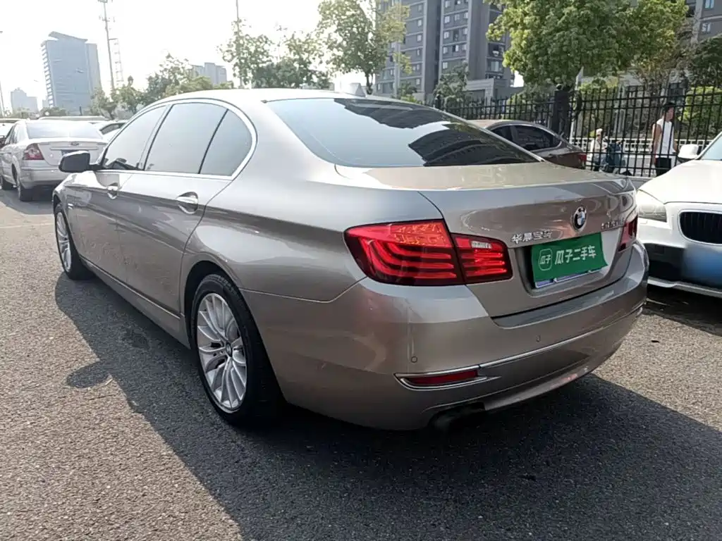 BMW 5 Series — миниатюра 5