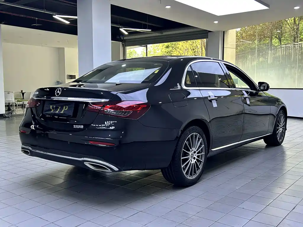 Mercedes-Benz E-Class — миниатюра 9