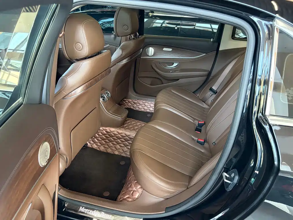 Mercedes-Benz E-Class — миниатюра 5