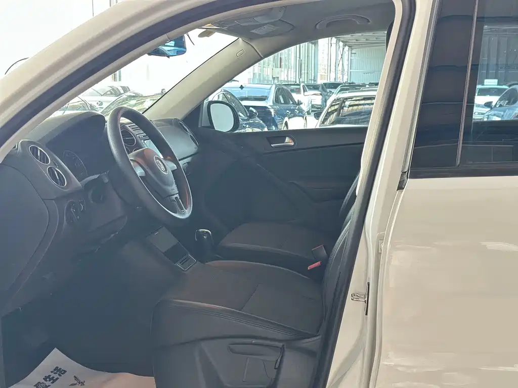 Volkswagen Tiguan — миниатюра 4