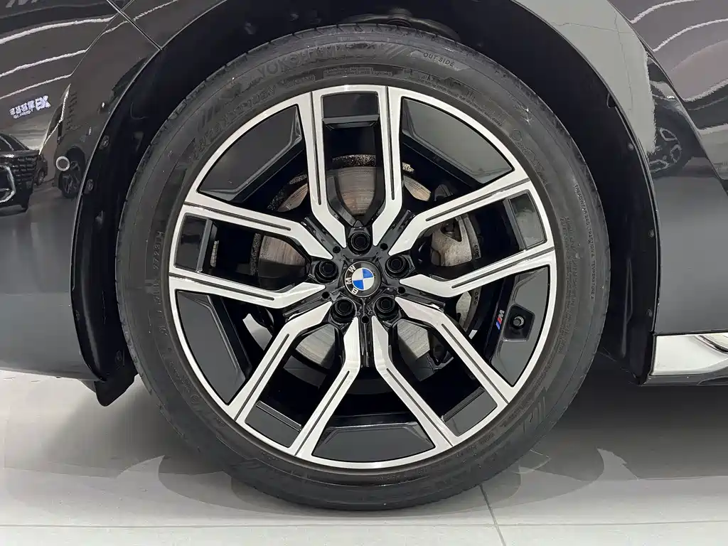 BMW 7 Series — миниатюра 19