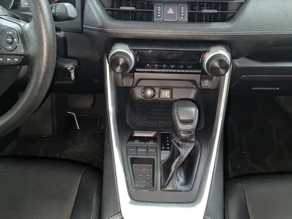 Toyota RAV4 — миниатюра 21