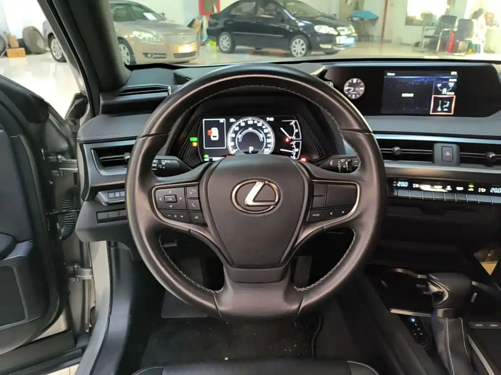 Lexus UX — миниатюра 11