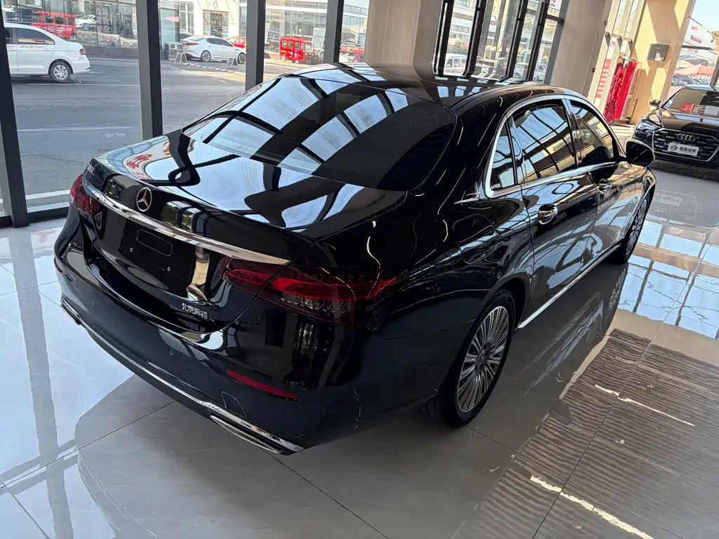 Mercedes-Benz E-Class — миниатюра 9