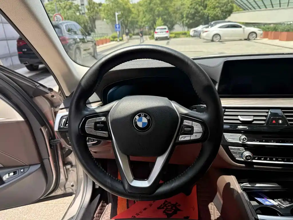 BMW 5 Series New Energy — миниатюра 9