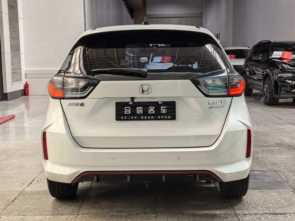 Honda Life 1.5 л 2023 г. Белый, пробег 19000 км