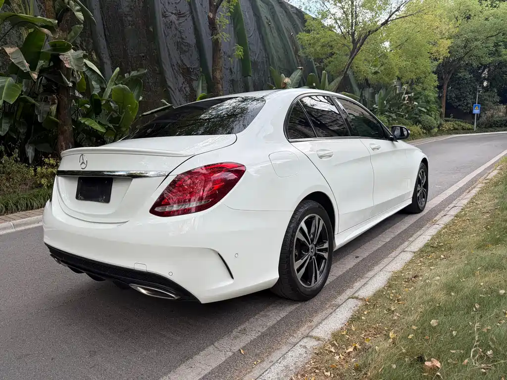 Mercedes-Benz C-Class — миниатюра 7