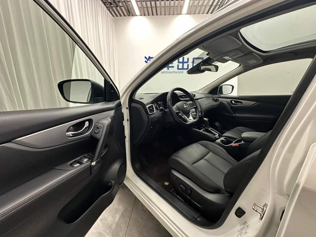 Nissan Qashqai 2.0 л 2022 г. Белый, пробег 28000 км
