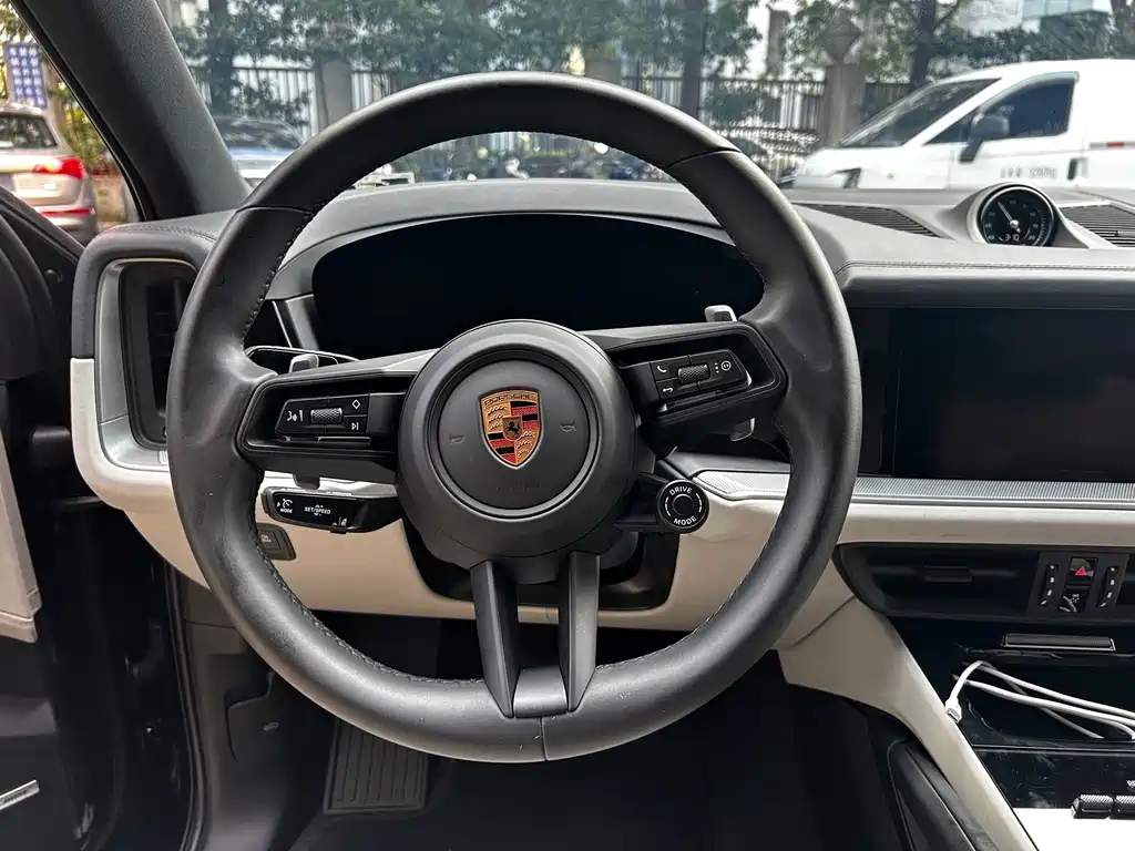 Porsche Cayenne — миниатюра 17