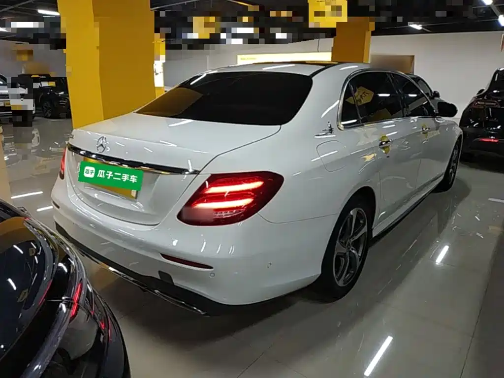Mercedes-Benz E-Class — миниатюра 7