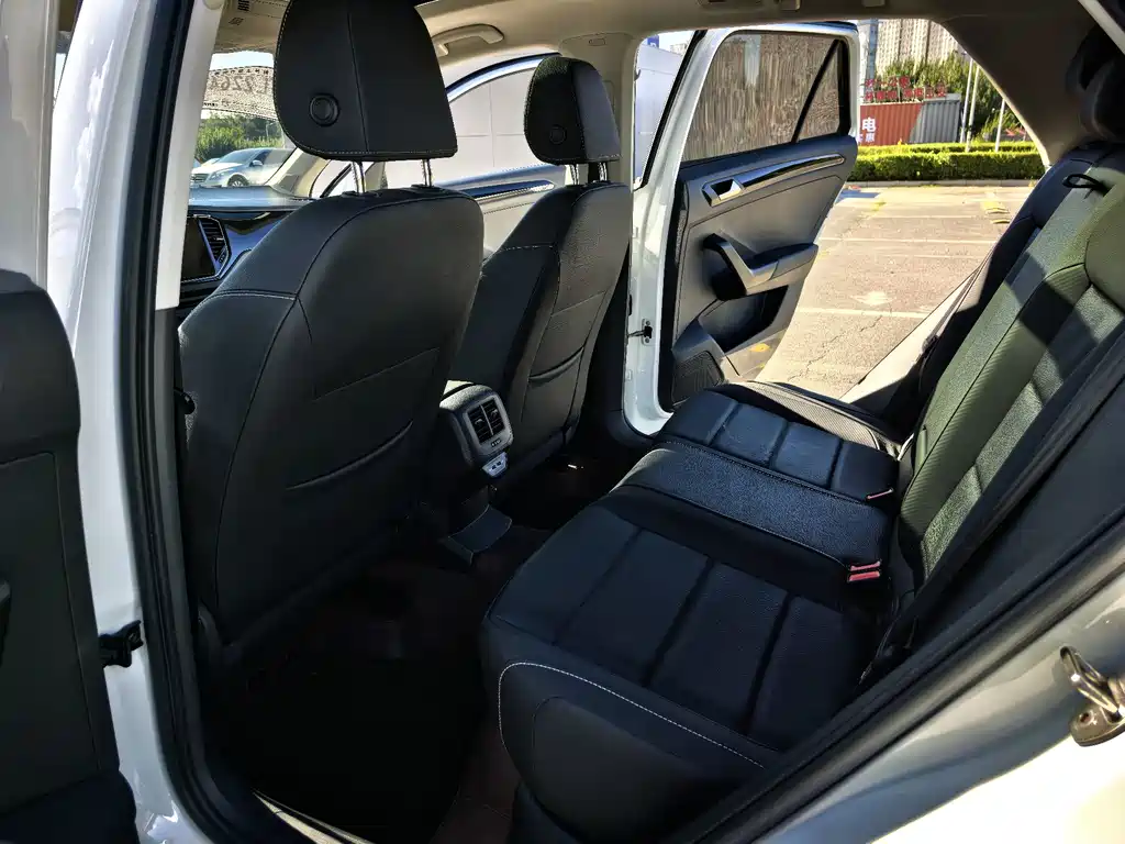 Volkswagen T-Roc — миниатюра 11
