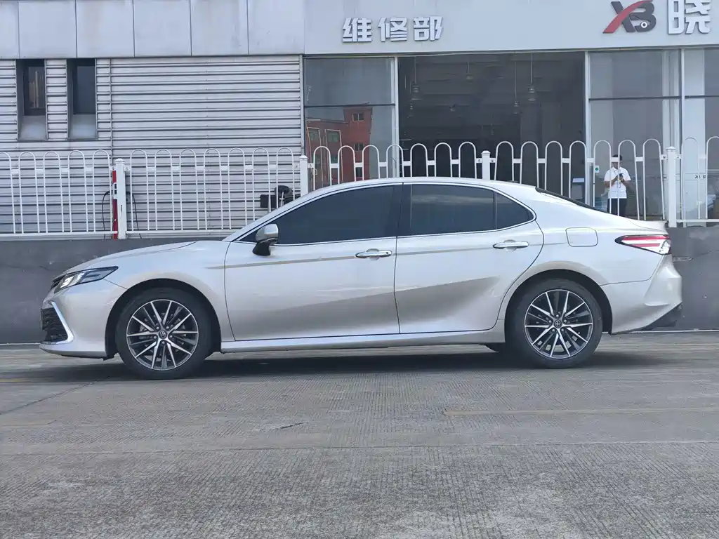 Toyota Camry — миниатюра 6