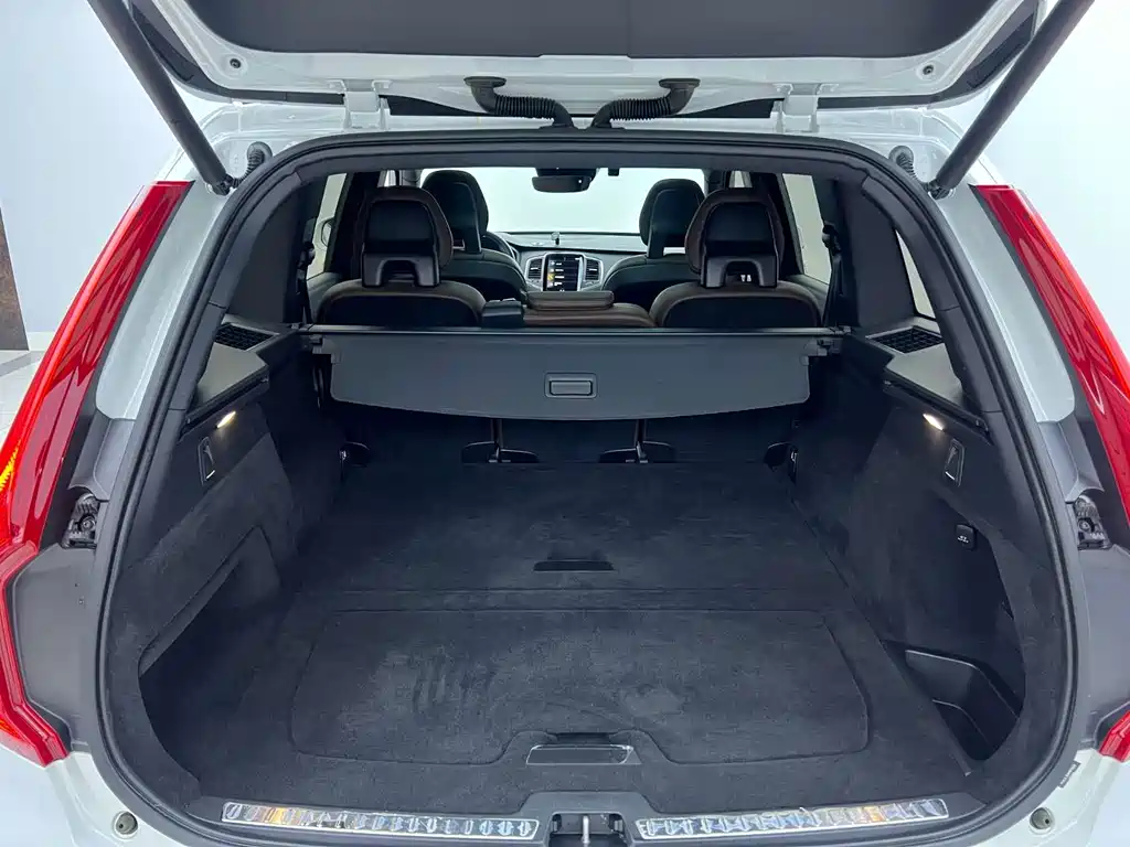 Volvo XC90 — миниатюра 9