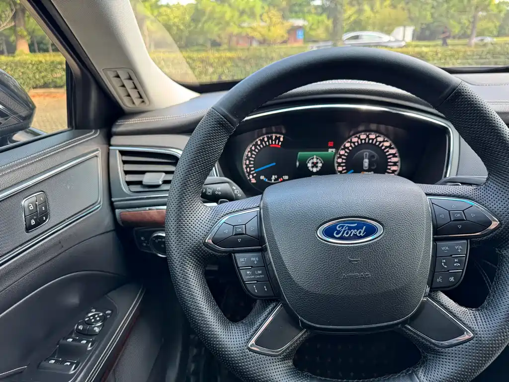 Ford Taurus — миниатюра 6