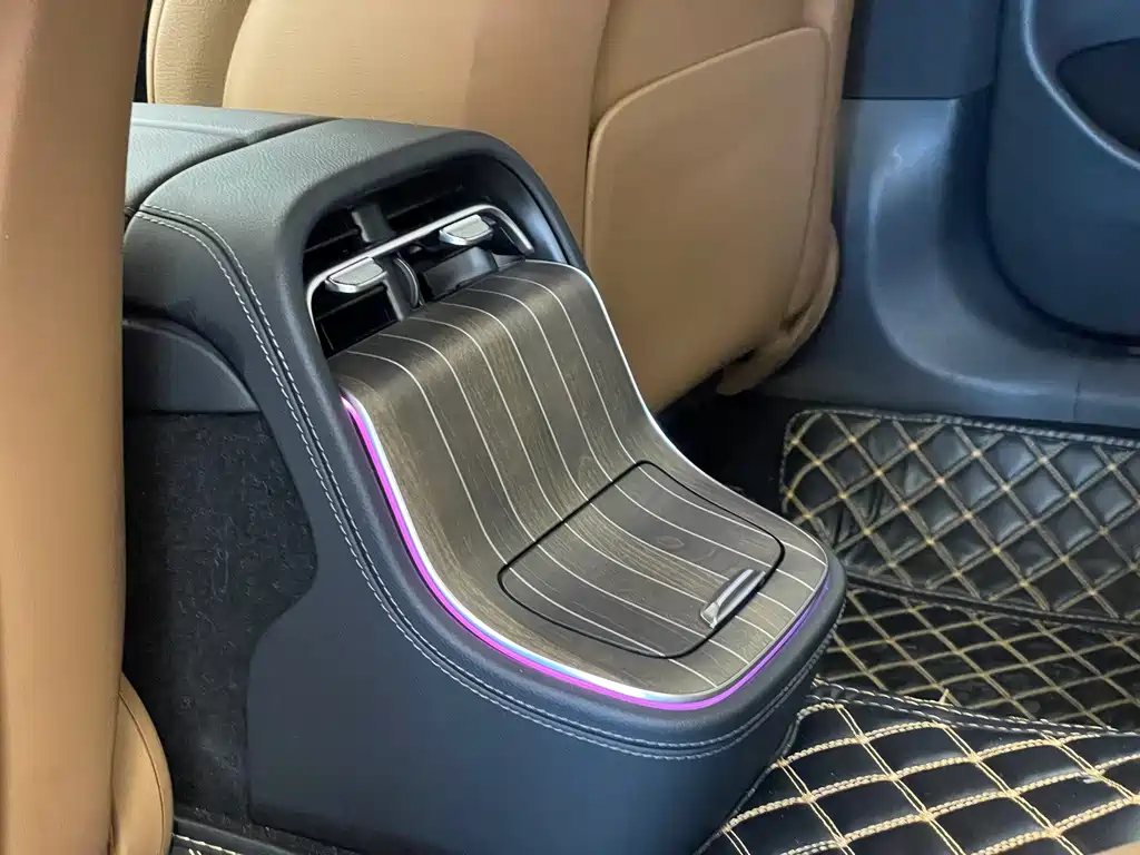 Mercedes-Benz E-Class — миниатюра 9