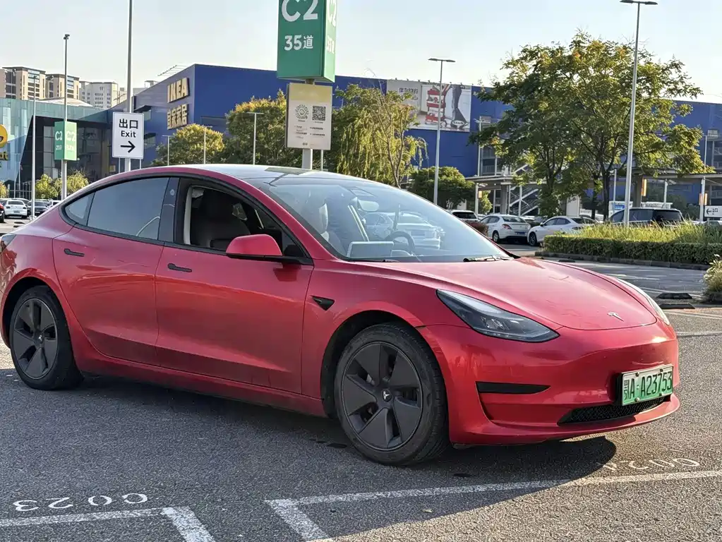 Tesla Model 3 — миниатюра 3