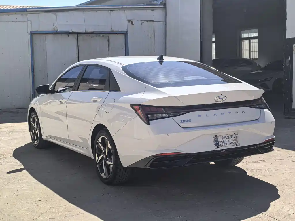 Hyundai Elantra — миниатюра 6