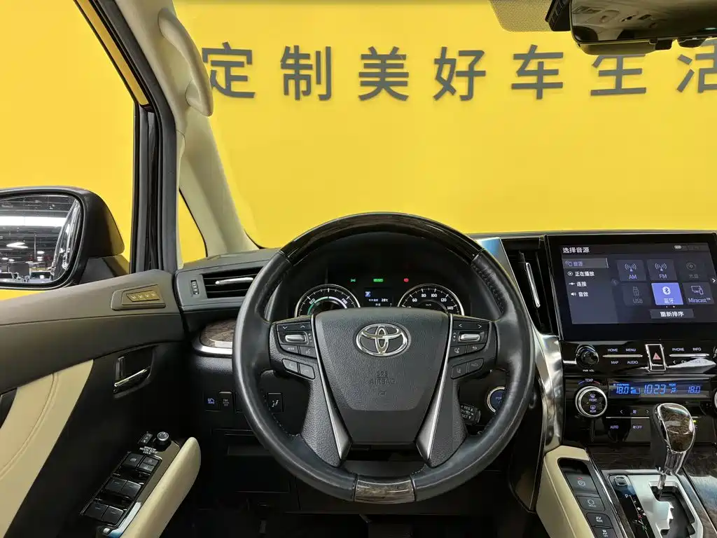 Toyota Alphard — миниатюра 37