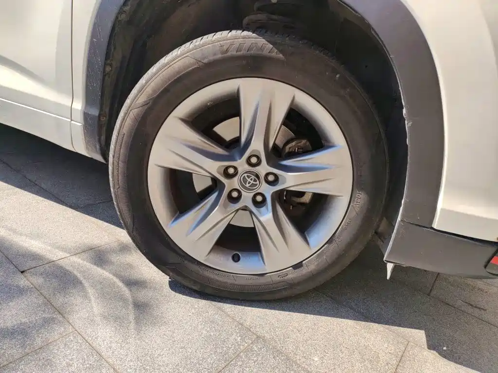 Toyota Highlander — миниатюра 25