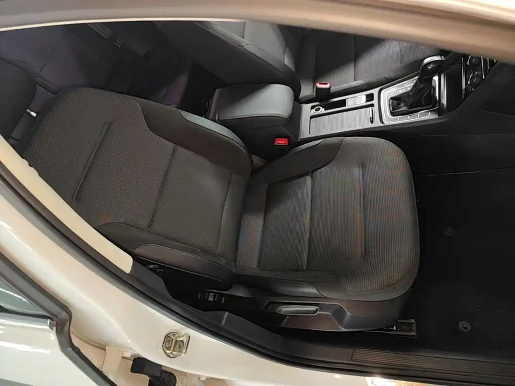 Volkswagen Golf — миниатюра 25