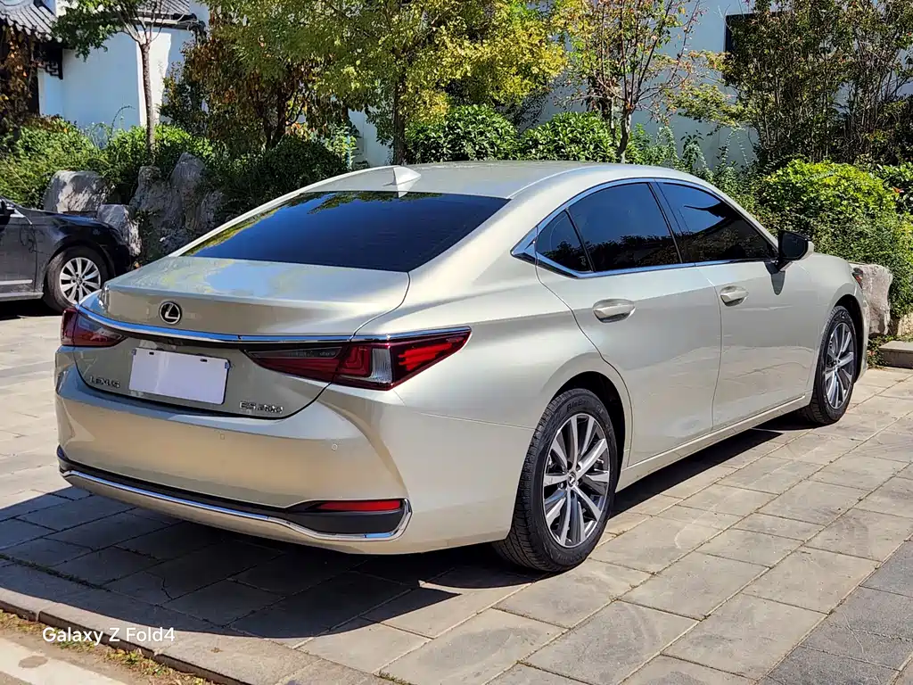 Lexus ES — миниатюра 4