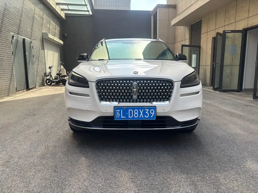 Lincoln Corsair — миниатюра 2