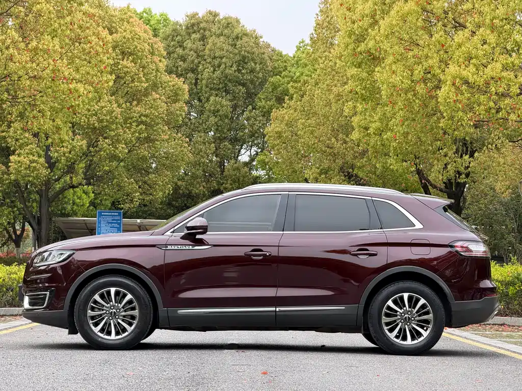 Lincoln Nautilus 2019 2.0T Premium V