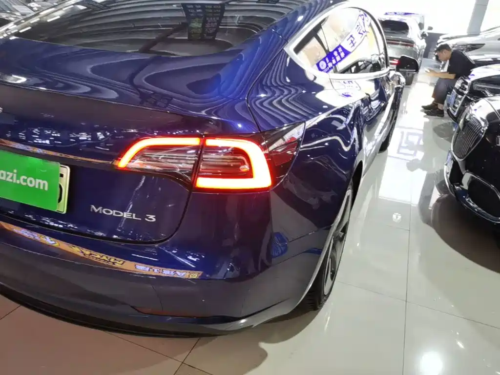 Tesla Model 3 — миниатюра 8
