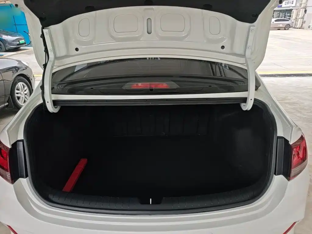 Hyundai Elantra — миниатюра 19