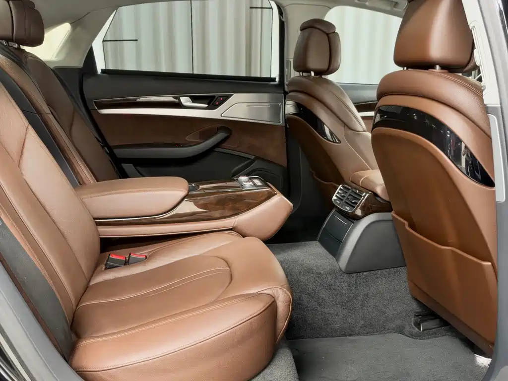 Audi A8 — миниатюра 6