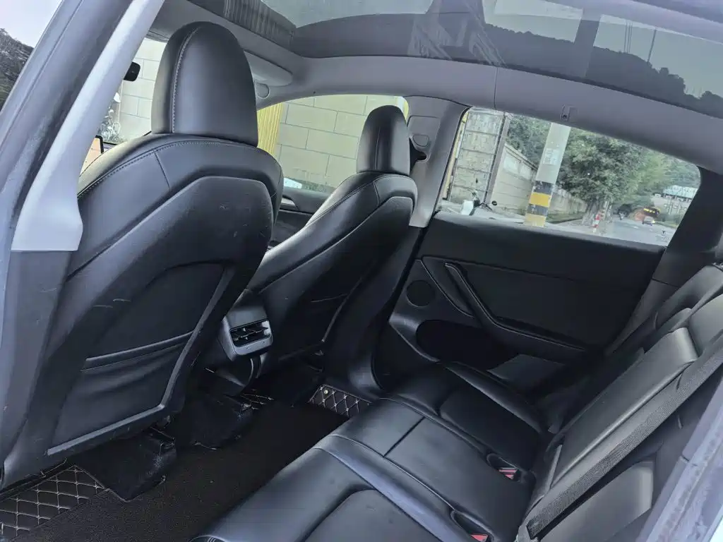 Tesla Model Y — миниатюра 7
