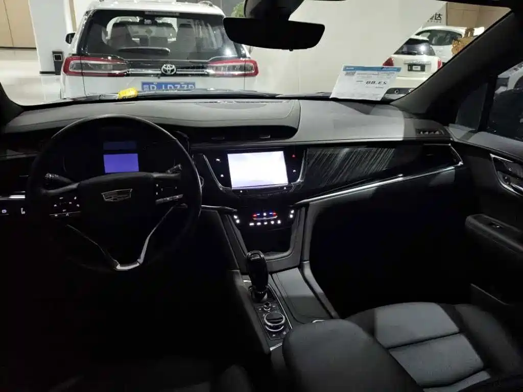 Cadillac XT6 — миниатюра 6
