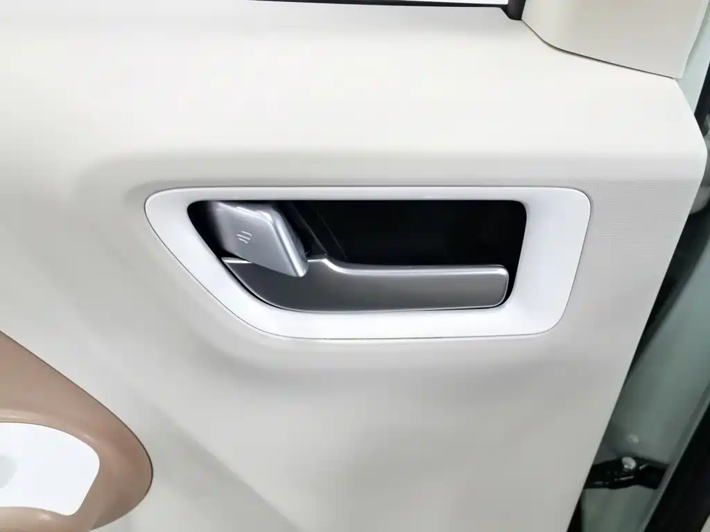 Wuling MINIEV — миниатюра 9