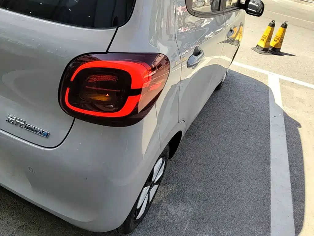 Wuling MINIEV — миниатюра 8