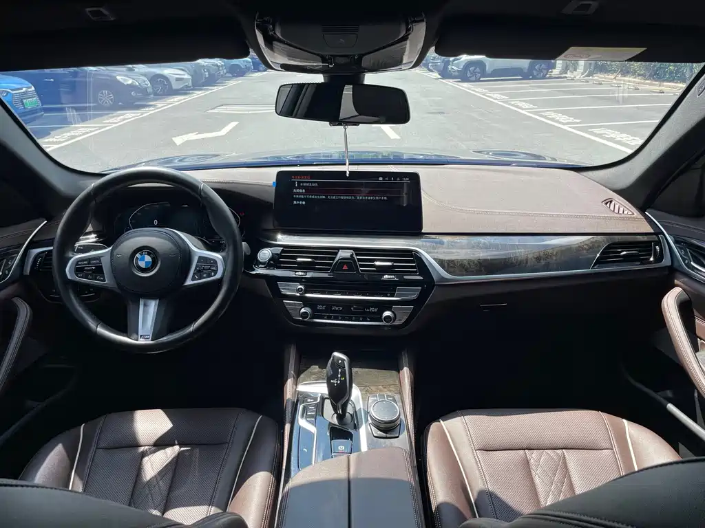 BMW 5 Series — миниатюра 8