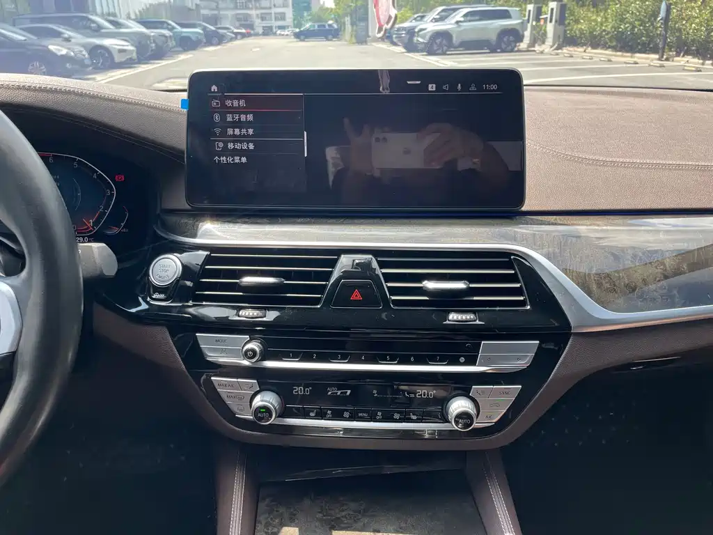 BMW 5 Series — миниатюра 11