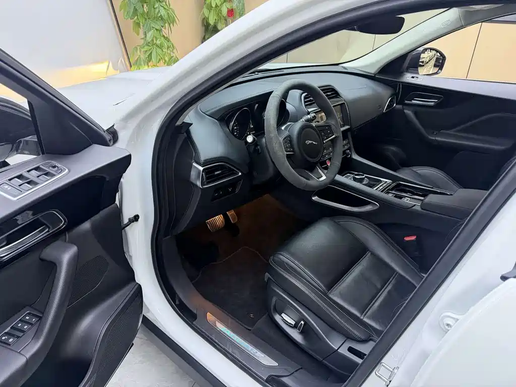 Jaguar F-PACE — миниатюра 6