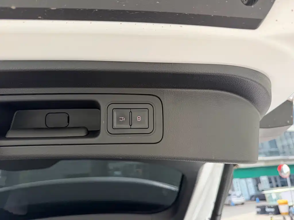 BYD PLUS New Energy — миниатюра 11
