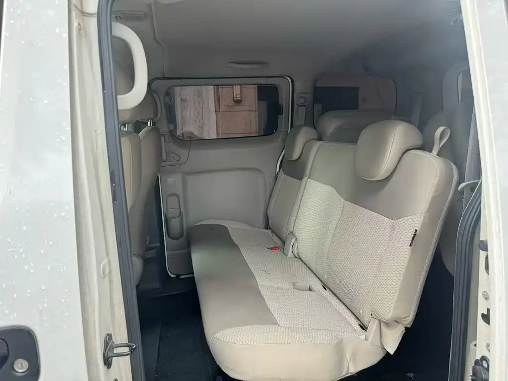 Nissan NV200 — миниатюра 6