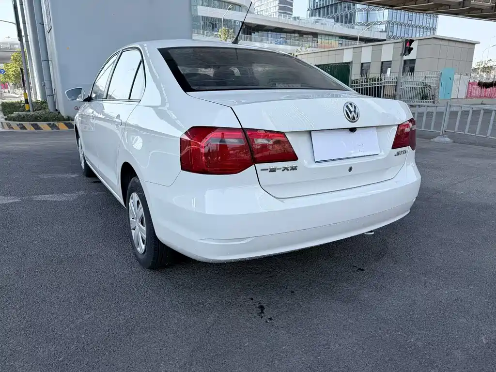 Volkswagen Jetta — миниатюра 7